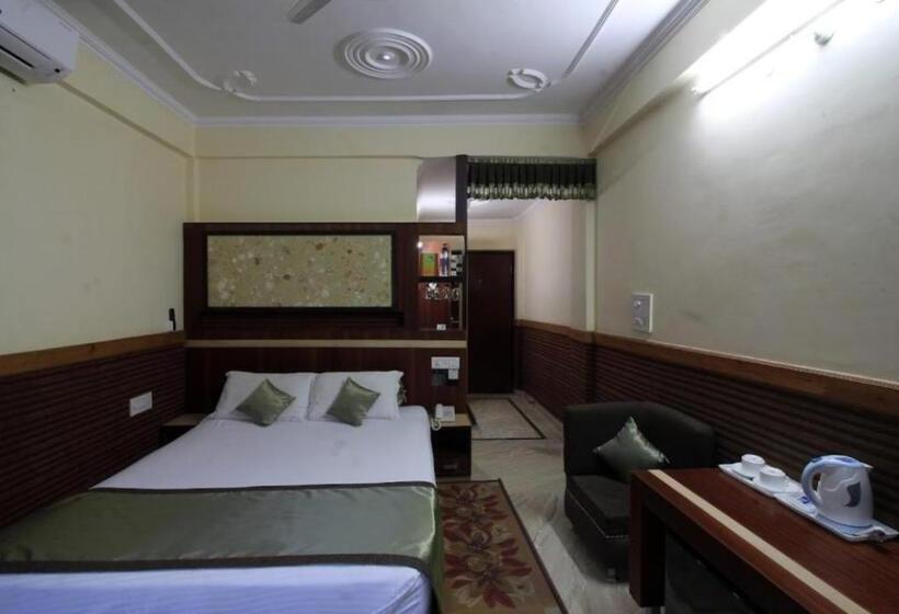 带大床的高级房间, Goroomgo Hotel Gandhi S Paradise Dharamshala