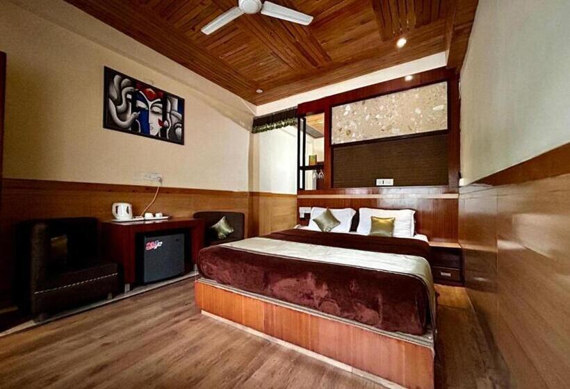 豪华三人间, Goroomgo Hotel Gandhi S Paradise Dharamshala