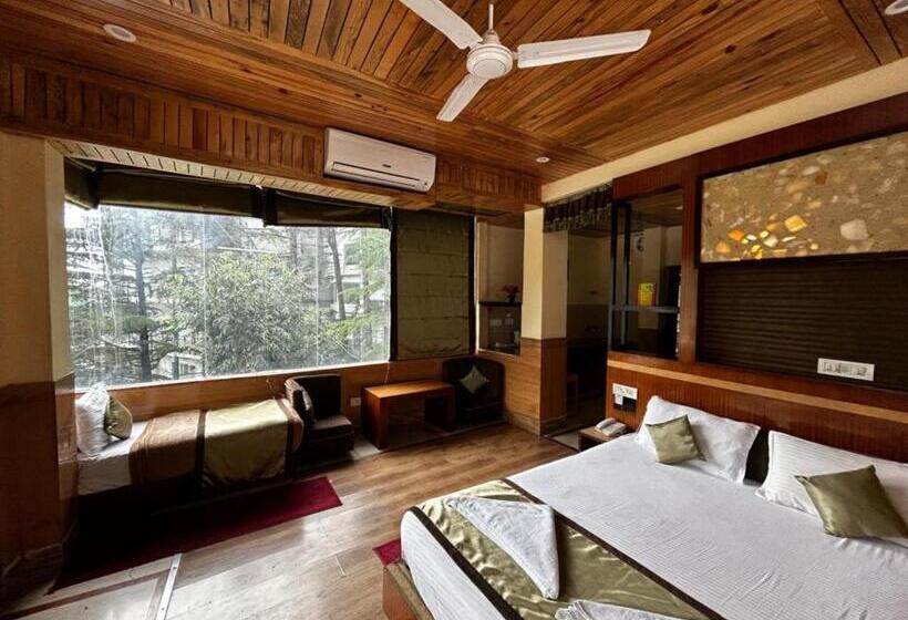 Семейный Номер Deluxe, Goroomgo Hotel Gandhi S Paradise Dharamshala