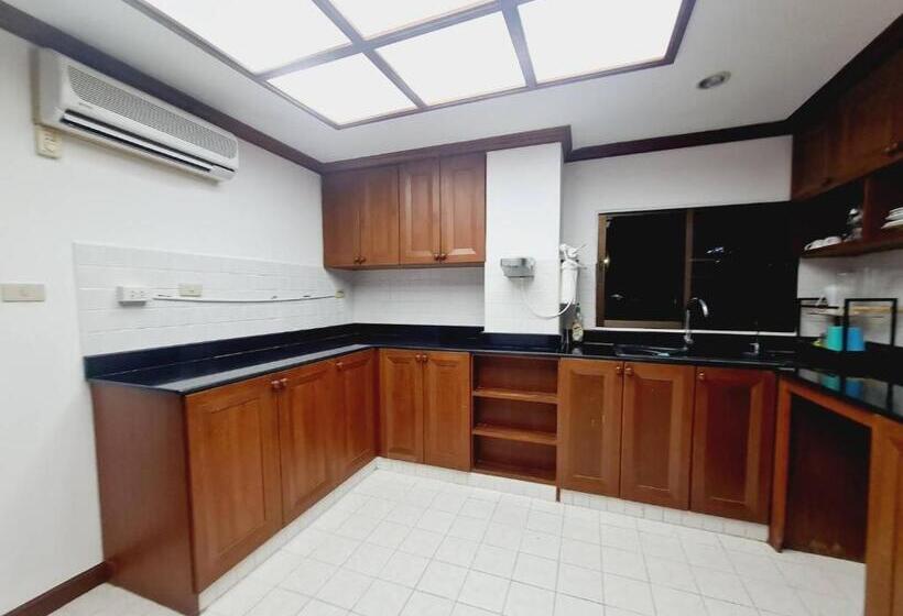 Семейный Номер, Poo Villa Rawai