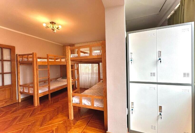 تختخواب در اتاق مشترک, Amar Guest House
