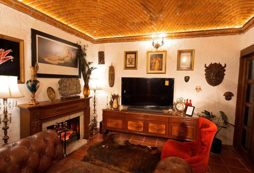 デラックストリプルルーム, La Casa De Las Poesías