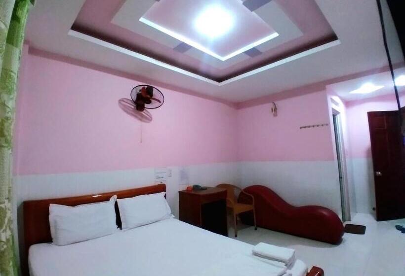 اتاق لوکس, Ngọc Anh