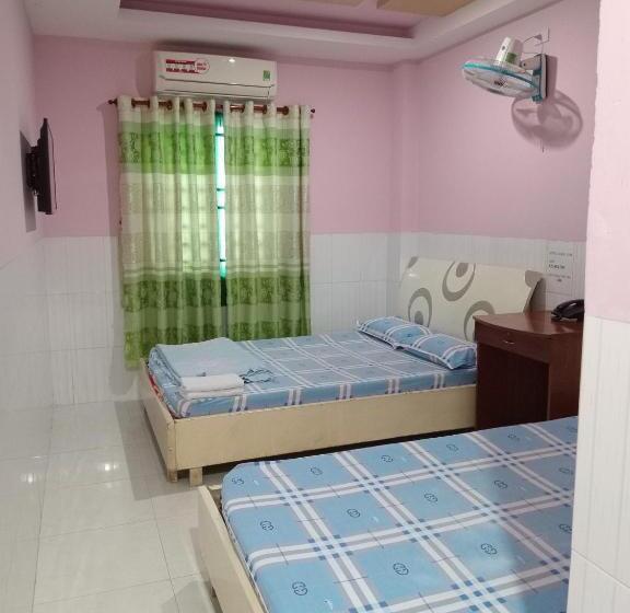 اتاق خانوادگی, Ngọc Anh