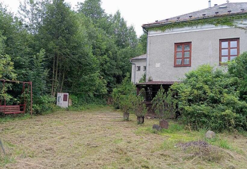 经济型三人房间, Stará škola   Třílůžkový Pokoj V Pohodlí A Klidu
