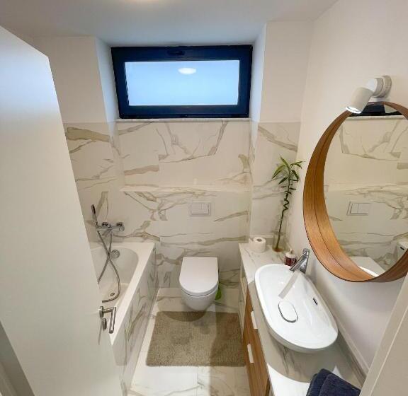 آپارتمان 1 خوابه با بالکن, Warm Hotel Apartment