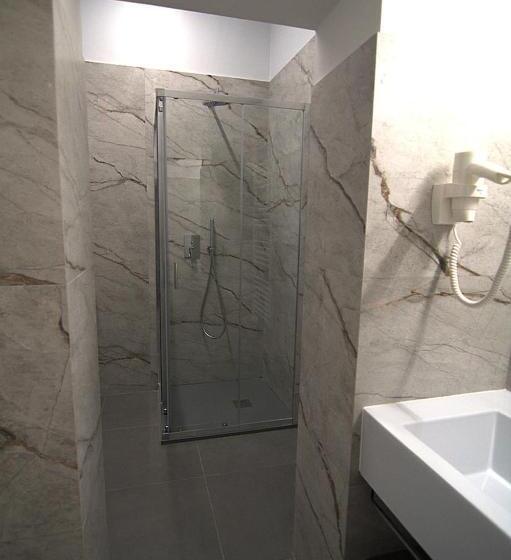 اتاق استاندارد سه نفره, Giuliani Rooms