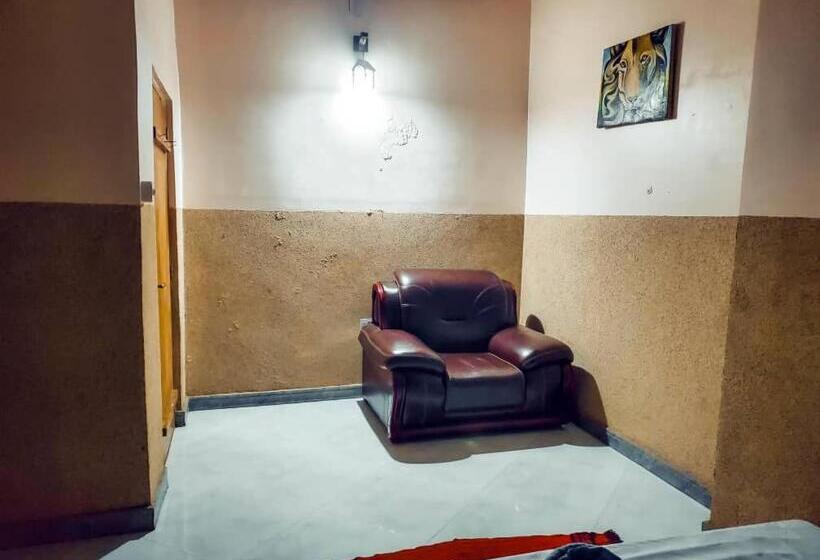 اتاق استاندارد, Mambo House