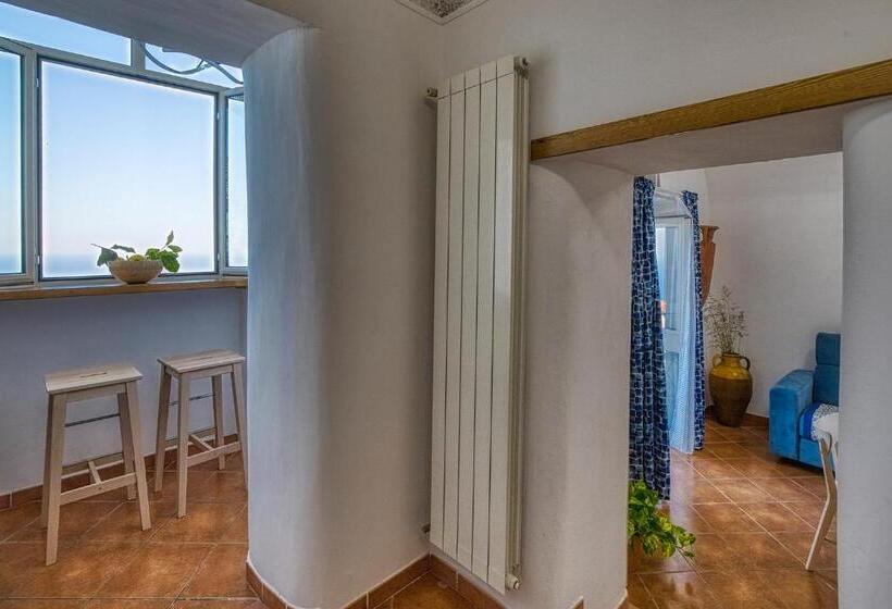 آپارتمان 1 خوابه با چشم‌انداز دریا, Salvo S House