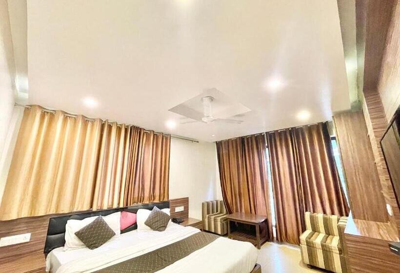 디럭스 룸, Savoy Residency Inn ! Mussoorie होटल सवॉय रेजीडेंसी इन, হোটেল সাভয় রেসিডেন্সি ইন , Near Mall Road H
