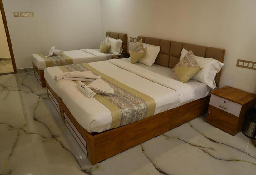 Economy Triple Room, Grand Tamim