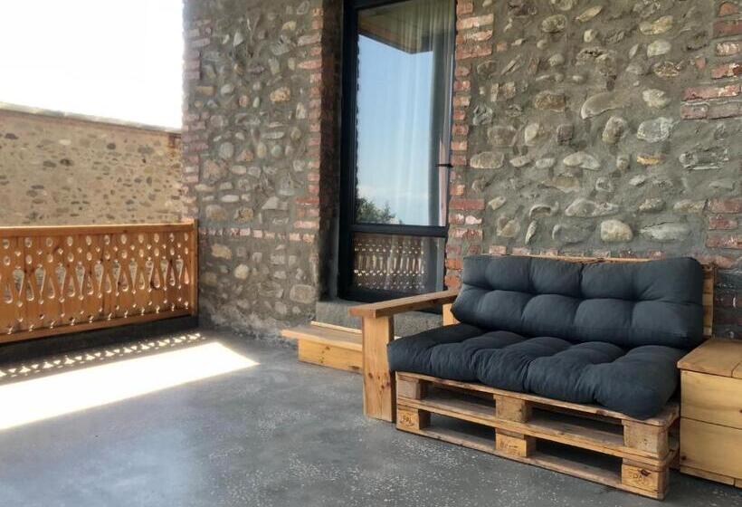 اتاق استاندارد با بالکن, Lokokina Guesthouse