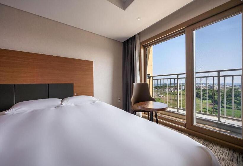 Семейный Номер Deluxe, Golden Tulip Jeju Seongsan