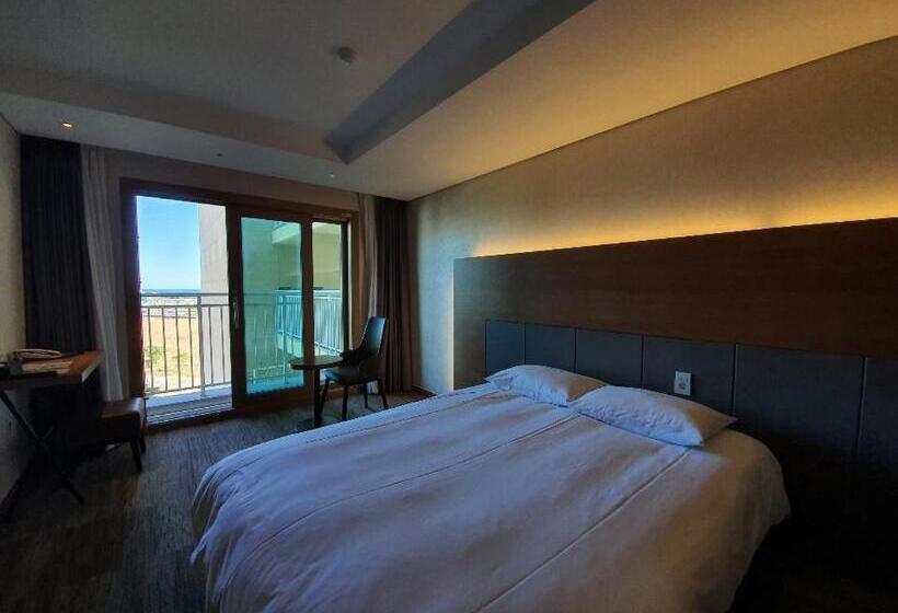 Номер Deluxe Кровать Кинг, Golden Tulip Jeju Seongsan