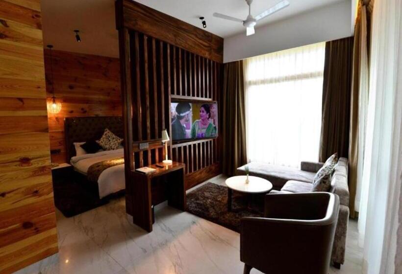 스탠다드 룸 산 전망, Kasauli Hills Resort