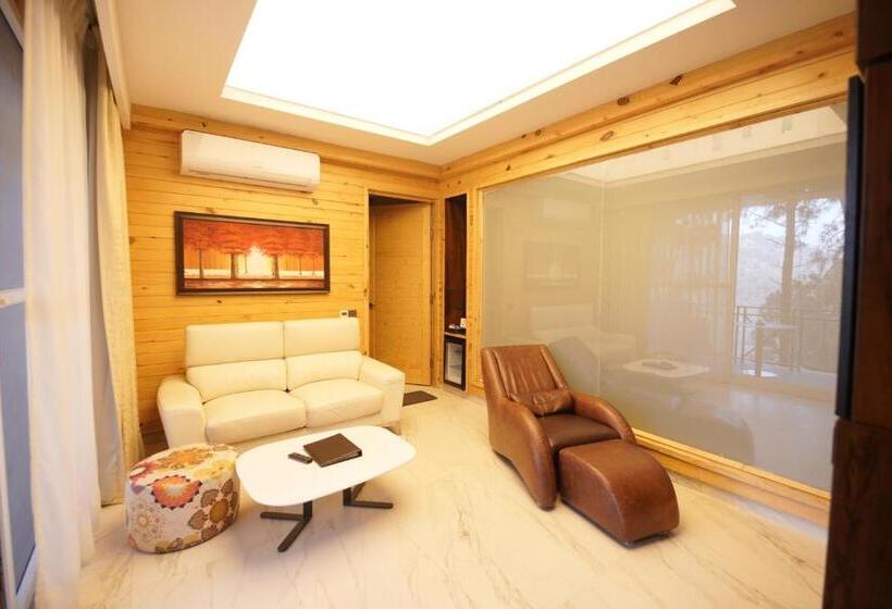 스위트, Kasauli Hills Resort