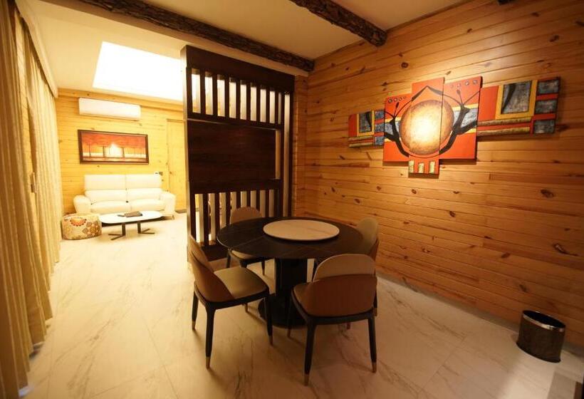 스위트, Kasauli Hills Resort