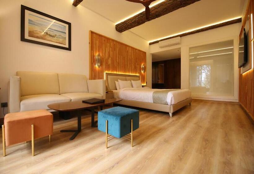 스탠다드 룸 킹사이즈 침대, Kasauli Hills Resort