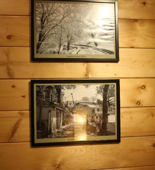 스탠다드 룸 산 전망, Kasauli Hills Resort