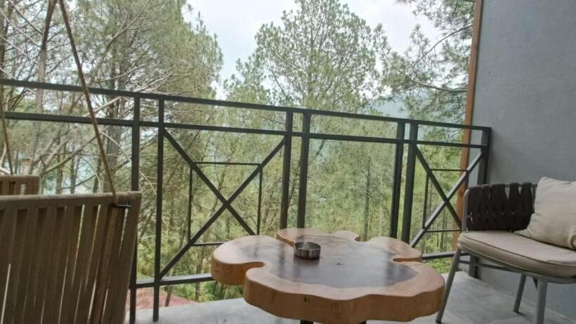 듀플렉스 스위트, Kasauli Hills Resort