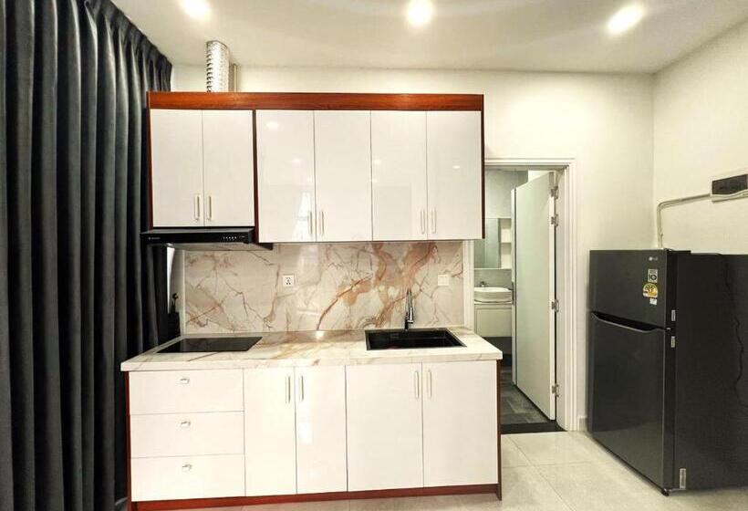 استودیوی استاندارد, C