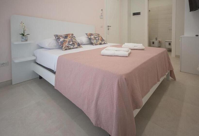 Quarto Estandar com Sacada, Pasitea Tropea