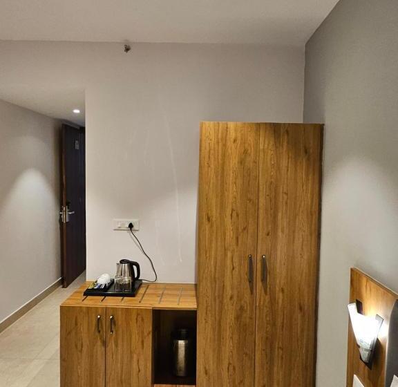 带大床的标准间, Townhouse Shobhagpura Formerly Fragrance