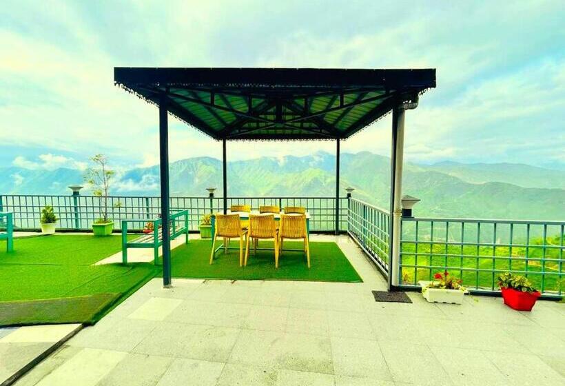 스탠다드 트리플 발코니 룸, The Grand Edge Retreat   Luxury In The Clouds