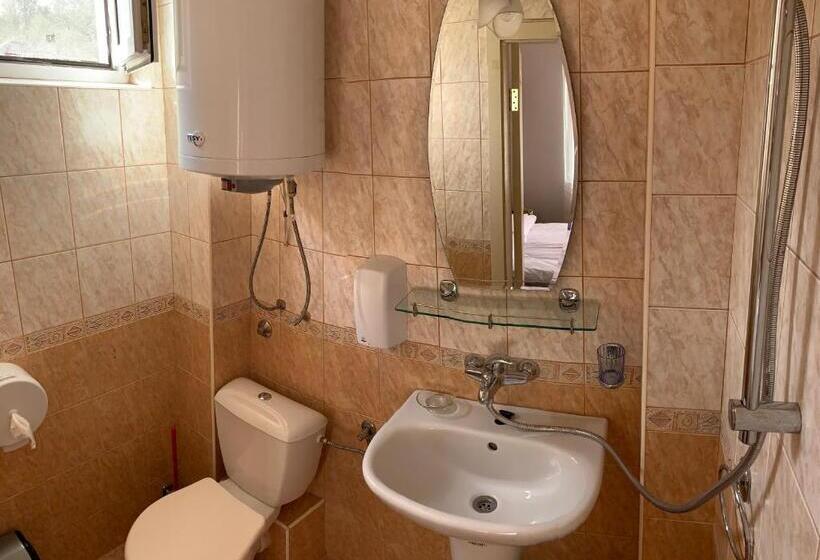 اتاق لوکس با بالکن و چشم‌انداز دریا, Sunray Guest House, Private Rooms & Apartment With Lovely Sea View