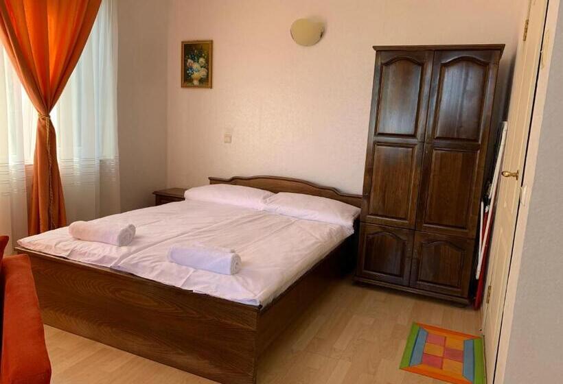 اتاق لوکس با بالکن و چشم‌انداز دریا, Sunray Guest House, Private Rooms & Apartment With Lovely Sea View
