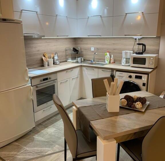 آپارتمان 2 خوابه با چشم‌انداز دریا, Sunray Guest House, Private Rooms & Apartment With Lovely Sea View