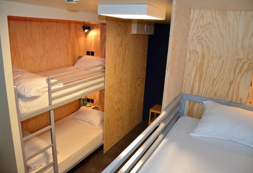 Bed in Shared Room with Shared Bathroom, Eklo Hotels Lille