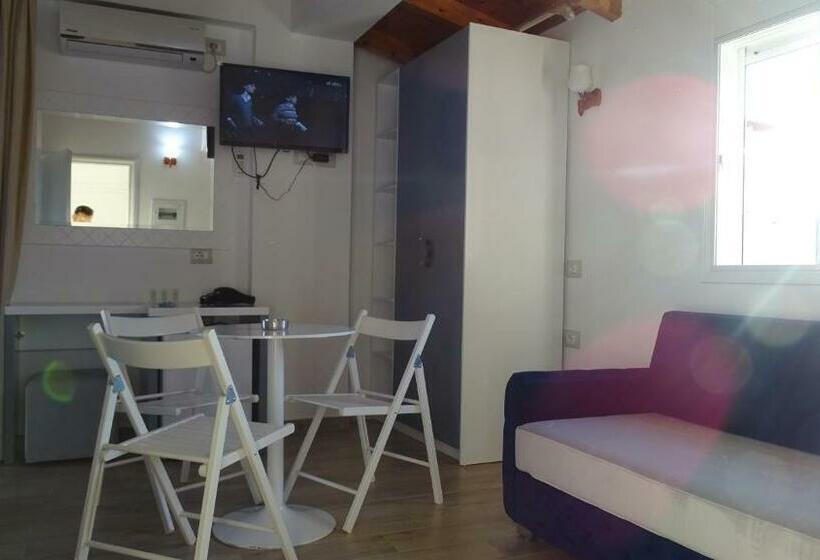 اتاق لوکس با بالکن و چشم‌انداز دریا, Beach Restaurant Fabio