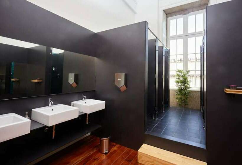 اتاق استاندارد با سرویس بهداشتی مشترک, The Passenger Hostel