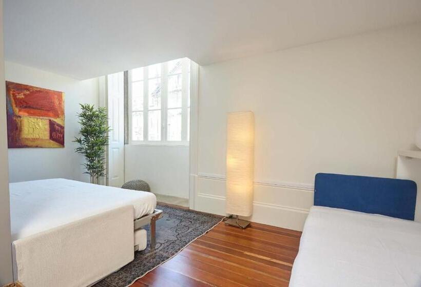 اتاق استاندارد سه تخته با سرویس بهداشتی مشترک, The Passenger Hostel