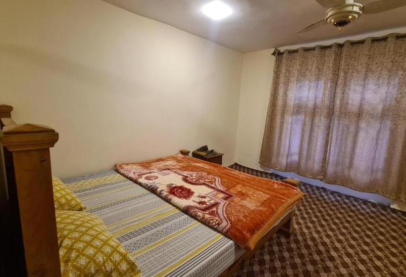 اتاق استاندارد با چشم‌انداز باغ, Rus Olive Lodge Skardu