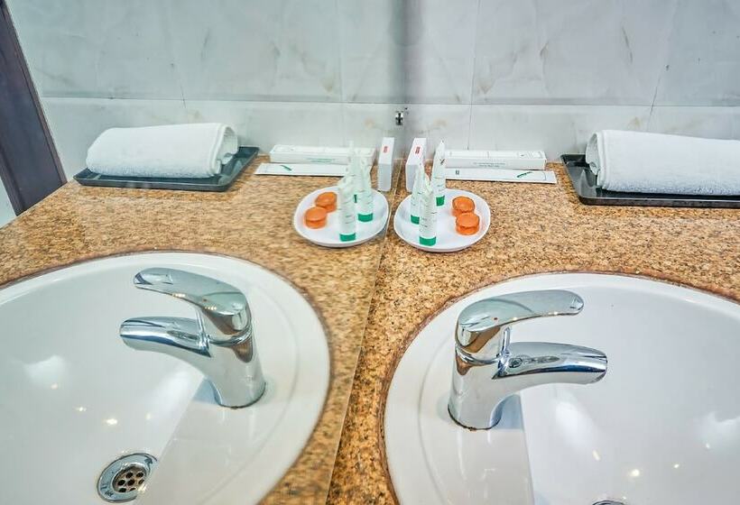 اتاق اجرایی, Ganpati Hotel Katra