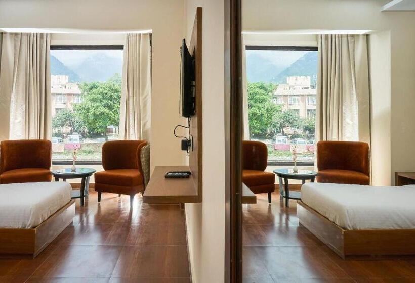 اتاق اجرایی, Ganpati Hotel Katra