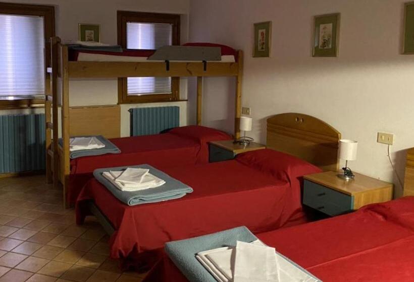 اتاق استاندارد چهار تخته, Ostello Europa