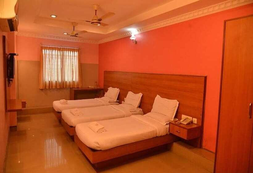 Трехместный Номер Deluxe, Megha Residency