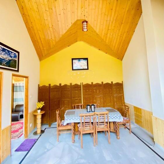 חדר משפחתי נוף להרים, Sai Cottage Shimla