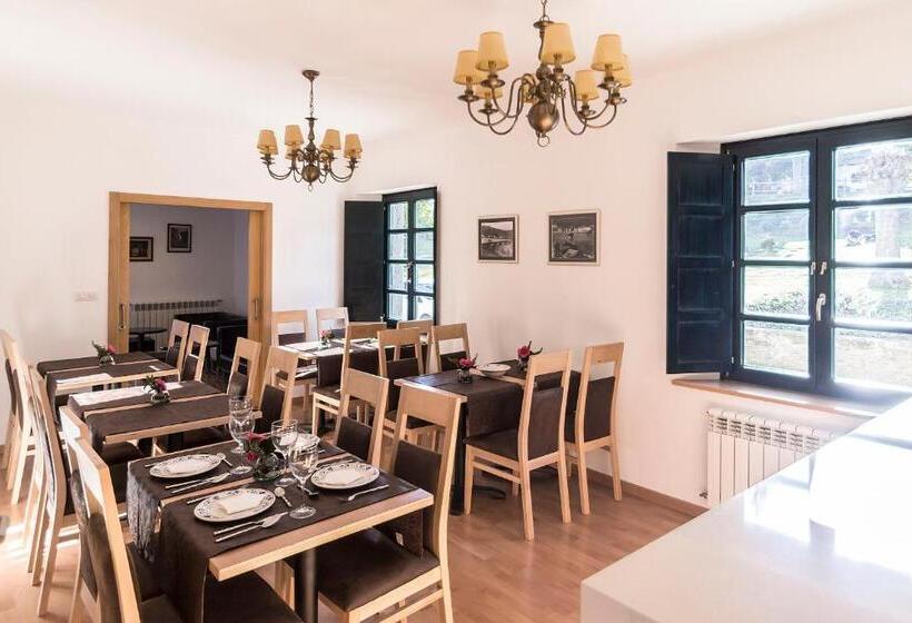 سوئیت با بالکن, Pazo De Berbetoros