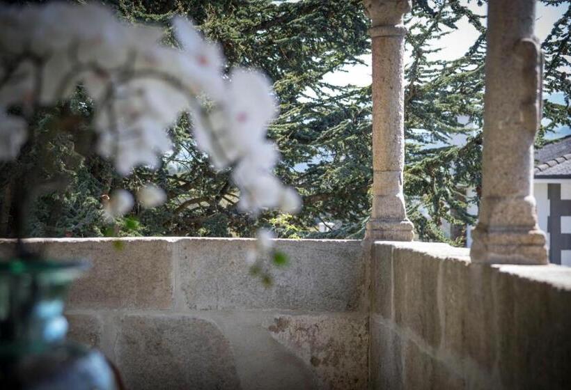 سوئیت با بالکن, Pazo De Berbetoros