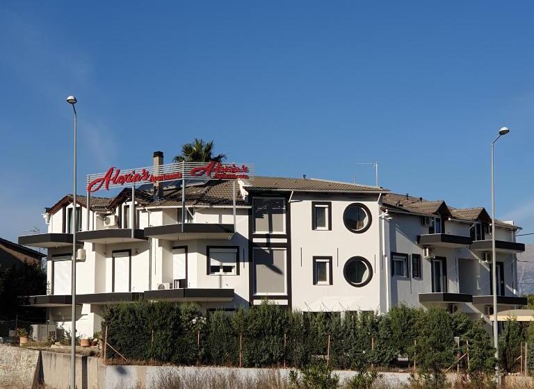 استودیوی لوکس, Alexias Apartments