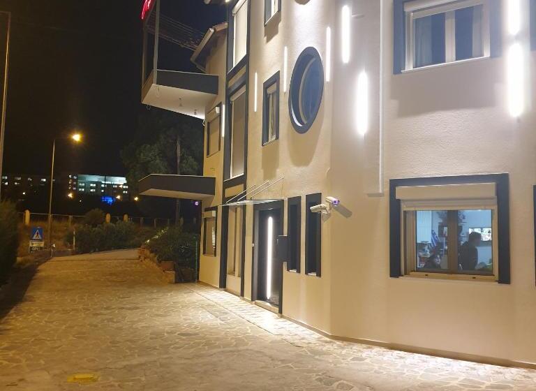 استودیوی لوکس, Alexias Apartments