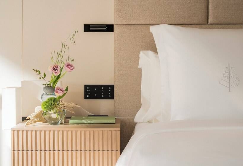 Номер Superior, Four Seasons Hotel Osaka