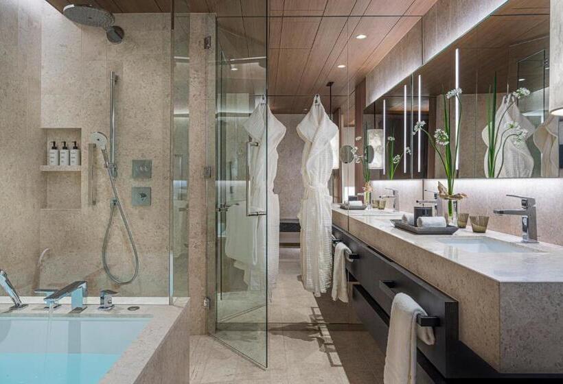 Номер Superior Кровать Кинг, Four Seasons Hotel Osaka