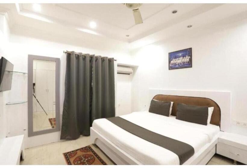 Номер Deluxe Кровать Кинг, Day S Inn Luxury Stay Near Care Hospital In Budget Friendly Price Best Seller