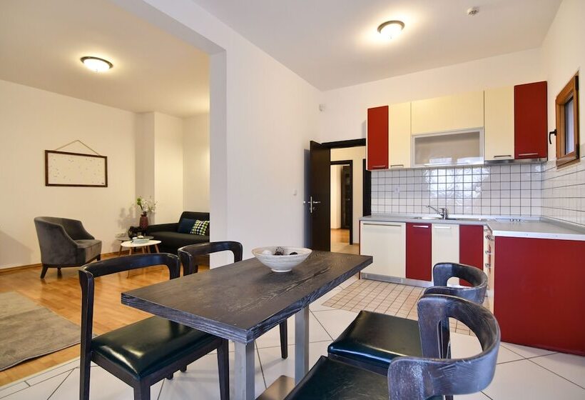 آپارتمان ممتاز دوخوابه رو به دریا, Boutique Hotel Kredo