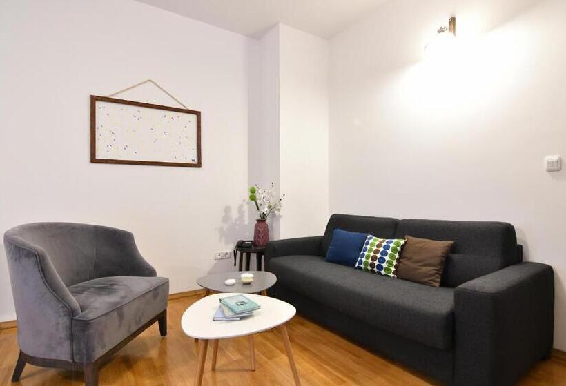 آپارتمان ممتاز دوخوابه رو به دریا, Boutique Hotel Kredo